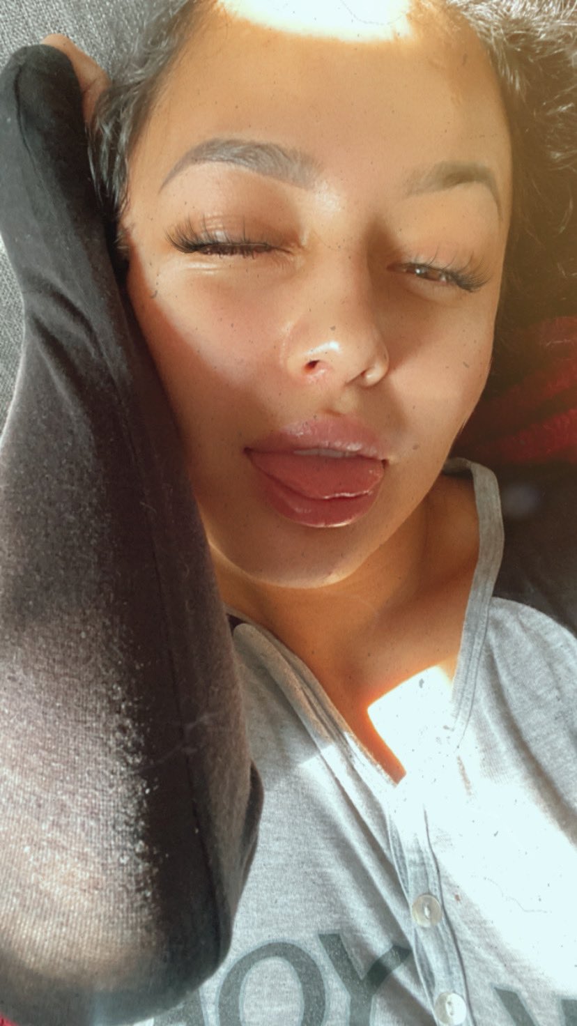 TW Pornstars - Helena Danae. Twitter. Son las 9:38 y ya andamos bien activos 😌 empezamos bien. 3