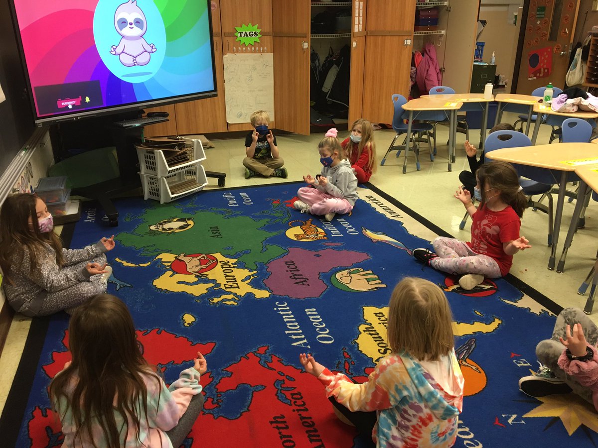 Mindfulness Monday! What a great way to get ourselves ready to learn. #naplescsd #NaplesWellness