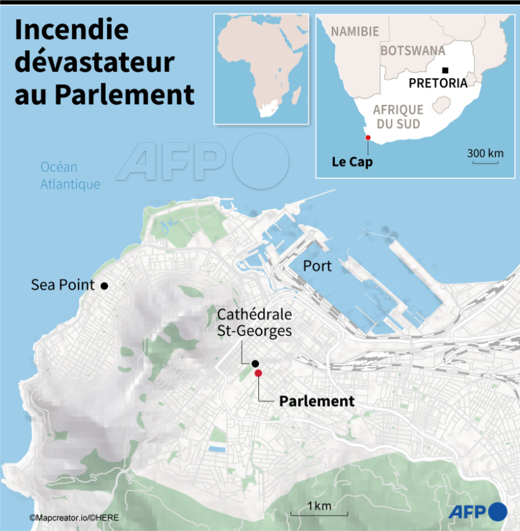 afpfr's tweet photo. L'incendie dévastateur qui a ravagé le Parlement sud-africain au Cap et qui avait été maitrisé dans la matinée, est reparti lundi peu avant 17H00 (15H00 GMT), des flammes s'échappant à nouveau des toits, ont déclaré les pompiers à l'AFP #AFP https://t.co/TW1y9yHEKR
