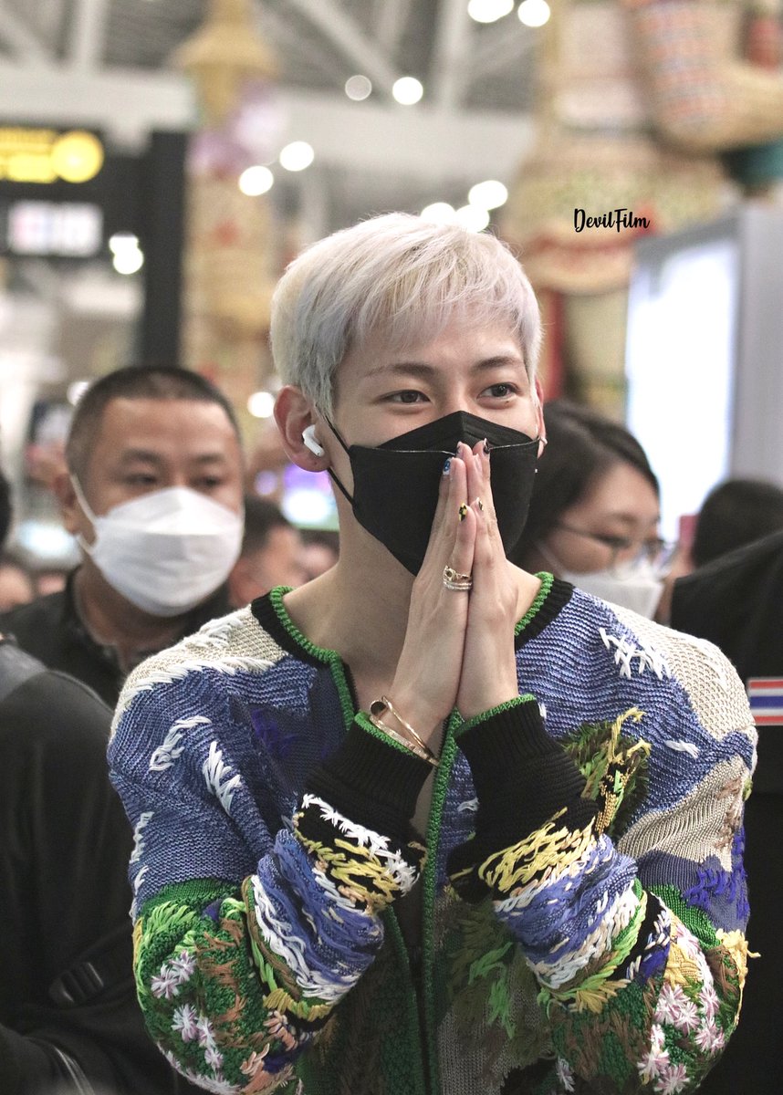 _devilfilm's tweet photo. Safe flight kaa 😆😆

#BamBamBackToKorea
#WhoAreYou #뱀뱀
#BamBam @BamBam1A https://t.co/Snn2jv7Zit