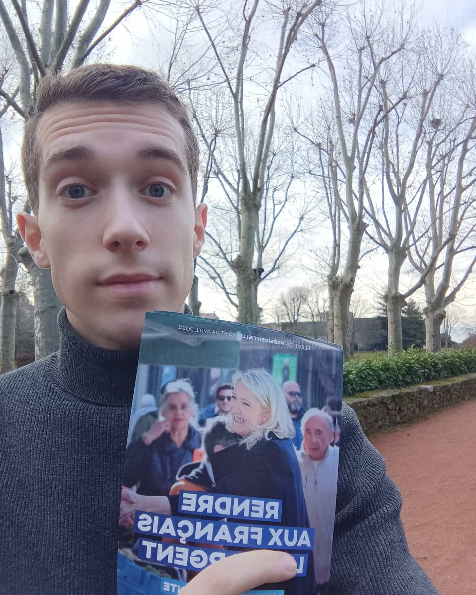 TimBouzon's tweet photo. Un début d'année militant ! Après 3h30 de boitage sur les communes de #Pélussin et #Maclas une pause bien méritée. 
La vraie mobilisation commence à peine, portons le camp national au pouvoir, portons @MLP_officiel à l'Elysée ! 💪🏻🇨🇵
#Marine2022 #MLaFrance #Presidentielle2022 https://t.co/iyfi1CV635