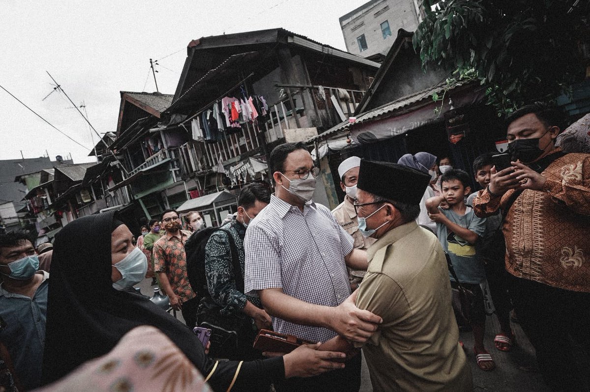 aniesbaswedan's tweet photo. Senang dapat berkunjung kembali ke Kampung Muka, RW 04, Kelurahan Ancol, Pademangan, Jakarta Utara, kemarin.
Alhamdulillah, 1000 KK yang tergabung dalam Koperasi Kampung Muka Mandiri telah menerima IMB Kolektif.
#KampungMuka
#CommunityActionPlan
https://t.co/xNvThPQiaZ https://t.co/EbfGLoxPCx