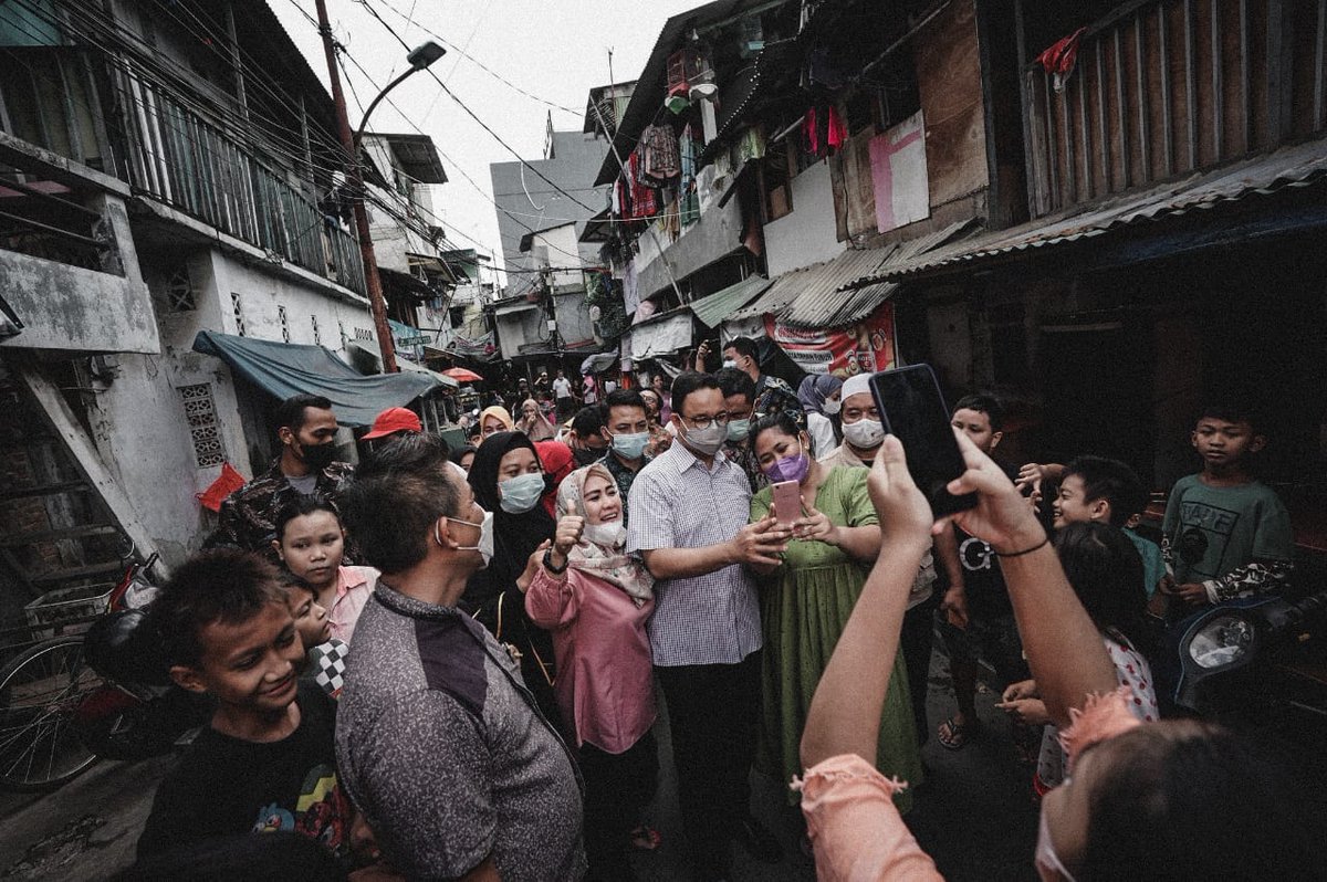 aniesbaswedan's tweet photo. Senang dapat berkunjung kembali ke Kampung Muka, RW 04, Kelurahan Ancol, Pademangan, Jakarta Utara, kemarin.
Alhamdulillah, 1000 KK yang tergabung dalam Koperasi Kampung Muka Mandiri telah menerima IMB Kolektif.
#KampungMuka
#CommunityActionPlan
https://t.co/xNvThPQiaZ https://t.co/EbfGLoxPCx