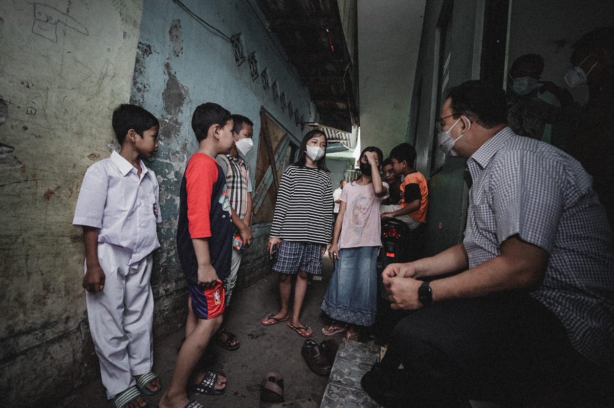 aniesbaswedan's tweet photo. Senang dapat berkunjung kembali ke Kampung Muka, RW 04, Kelurahan Ancol, Pademangan, Jakarta Utara, kemarin.
Alhamdulillah, 1000 KK yang tergabung dalam Koperasi Kampung Muka Mandiri telah menerima IMB Kolektif.
#KampungMuka
#CommunityActionPlan
https://t.co/xNvThPQiaZ https://t.co/EbfGLoxPCx