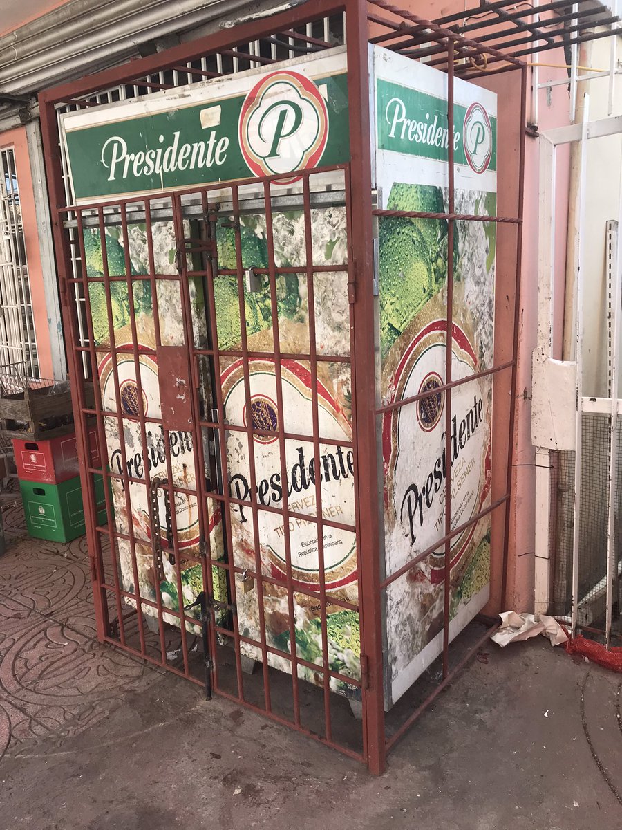 Elpido24's tweet photo. Buenas gente buena, @CervBohemia @CervPresidente @CervezaTHEONE si es posible deseo cambiar la imagen de la nevera, ya lo eh notificado varías veces por la aplicación y no recibo respuesta alguna. Por favor ayudar si está dentro de lo posible. Gracias de antemano https://t.co/9leEg9aZxz