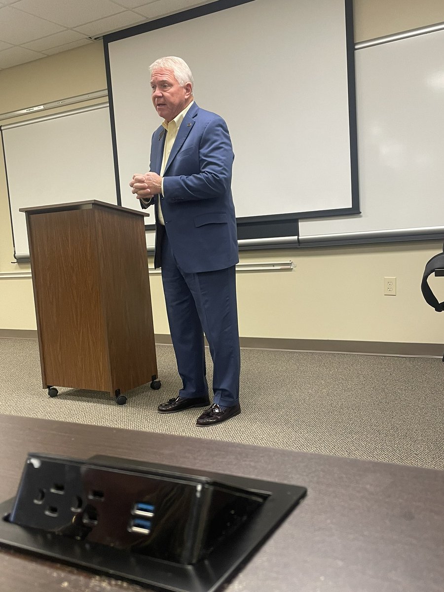 HopeZeanah's tweet photo. Starting the new year off on the side of safety. Superintendent Eddie Tyler and Sherriff Hoss Mack addressing the BCPSS SRO’s.  Mr Tyler stated the SRO program sets Baldwin Co apart from other systems.  Praised the collaboration with Sherriff Dept and School Board. https://t.co/7j0Kjtlbqu