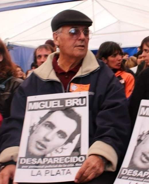 Hoy murió Néstor, el papá de Miguel Bru. 
Después de 28 años de buscarlo, se fue sin saber dónde está su hijo, a pesar de que los culpables estén detenidos, siguen sin decir que hicieron con él. 
Nunca más #violenciapolicial
Encontrar a #MiguelBru también, para honrar tu lucha.