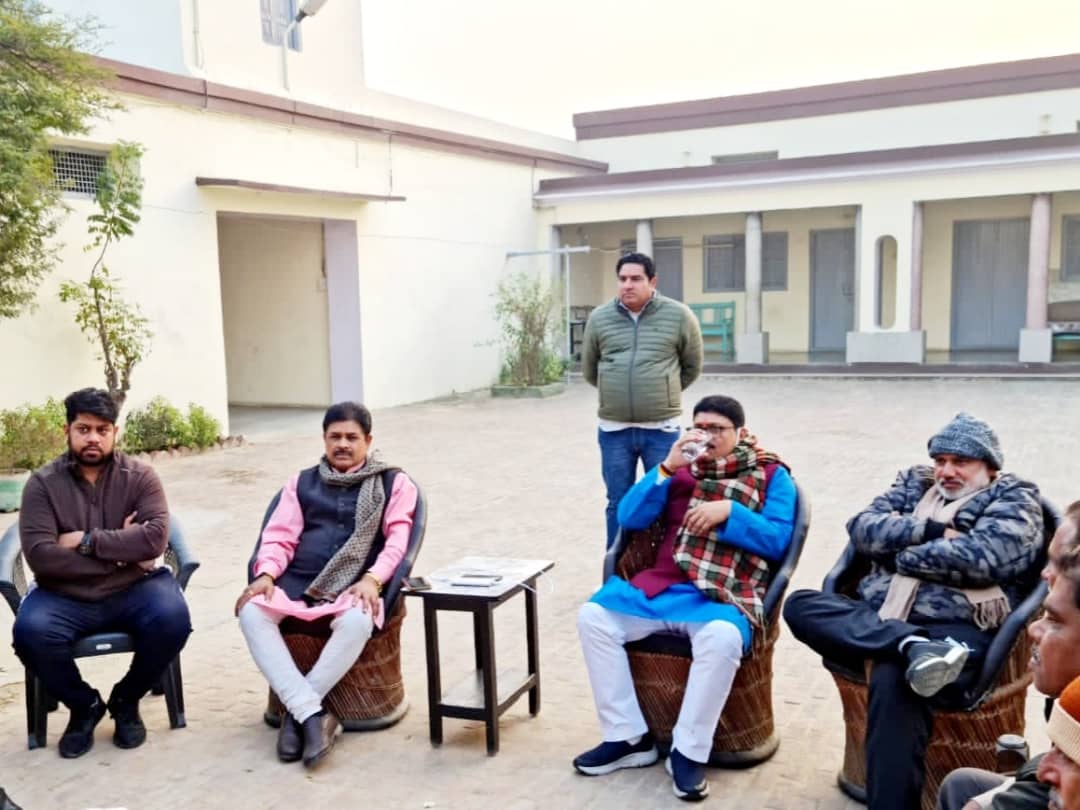 NiteshRajputBJP's tweet photo. उत्तर प्रदेश चुनाव के निमित सम्भल जिला की असमोली विधानसभा के नियावली गाँव के प्रमुख लोगों से मिलना हुआ। 

#upelection2022 
#UttarPradesh 
#yogiadityanath https://t.co/106C4IxTVQ