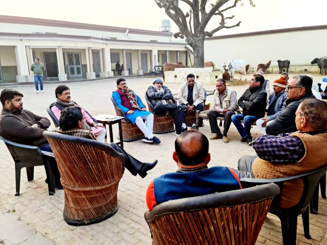 NiteshRajputBJP's tweet photo. उत्तर प्रदेश चुनाव के निमित सम्भल जिला की असमोली विधानसभा के नियावली गाँव के प्रमुख लोगों से मिलना हुआ। 

#upelection2022 
#UttarPradesh 
#yogiadityanath https://t.co/106C4IxTVQ