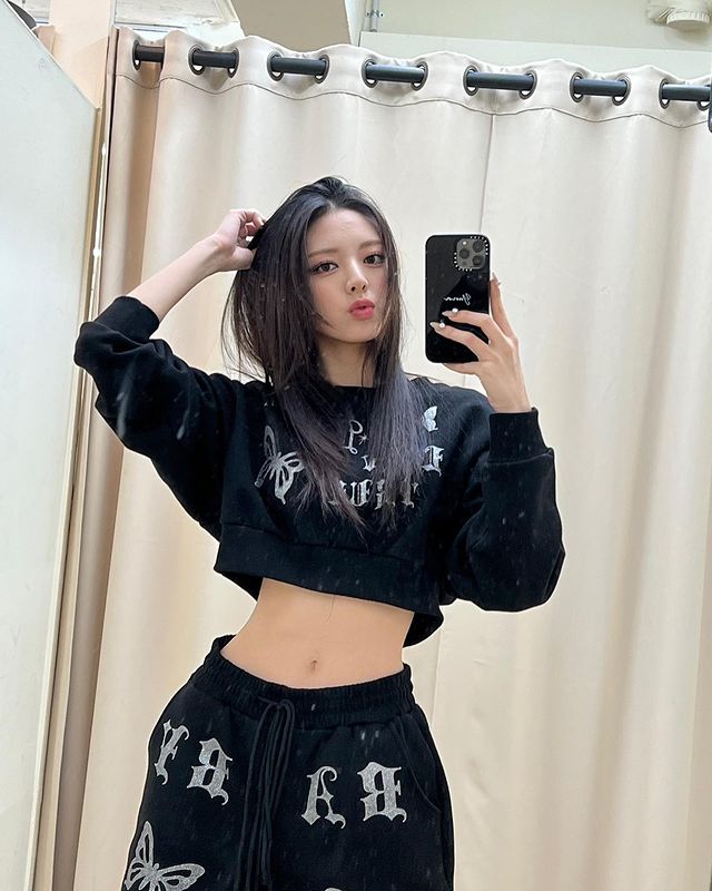 PORTALITZYBR's tweet photo. 📊 | O último post da Yuna no Instagram ultrapassou 1 milhão de likes em 3 e 3 minutos.

Yuna ultrapassou o recorde da Ryujin (3 horas e 38 minutos) e agora é a idol feminina da 4 geração a bater essa marca mais rápido na rede social.

#YUNA #유나 #ITZY #있지 @ITZYofficial https://t.co/PUQtkePGB6