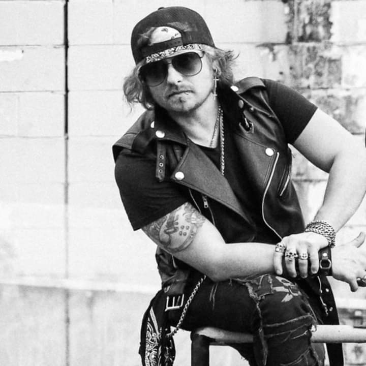 Happy Birthday to our voice, 🎤 our guitarist, 🎸 and most importantly one of our best friends! 
🎂 Roger Glenn 🎁 
✌❤🤘

#HAPPYBIRTHDAY #friendship
#singer #guitarist #love #RockAndRoll #birthday #music
#Original #faith #Bros #vocalforlocal #Goodtimes
#birthdayboy #cool