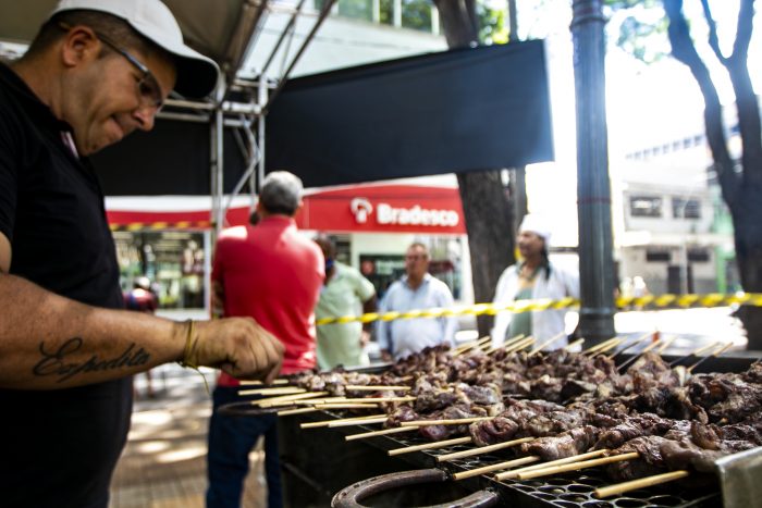 tribunaribeirao's tweet photo. Sindicato Rural de RP faz churrasco em frente ao Bradesco
 https://t.co/48uPk3cVNh https://t.co/GAwXIrzotp