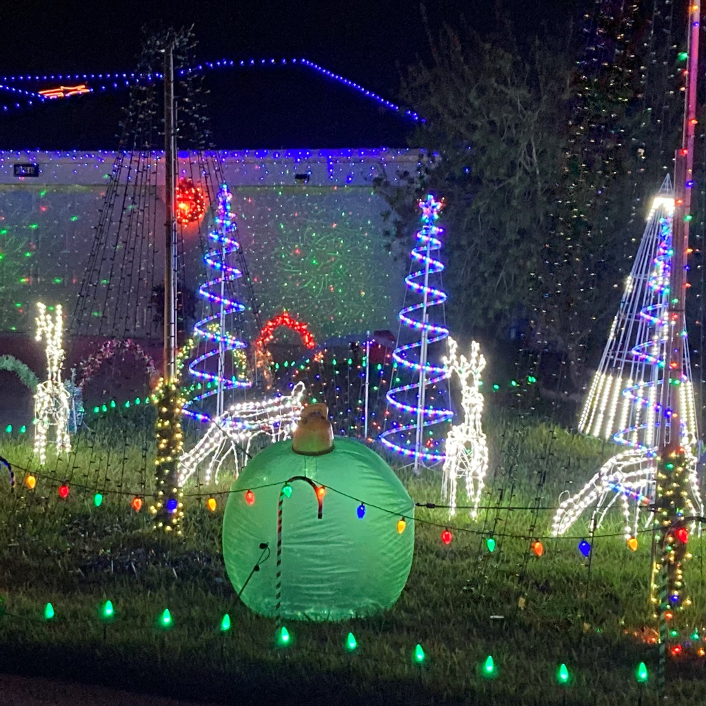 swflpix's tweet photo. Cape Coral Lights: Reindeer Game

#capecorallights #floridalights #christmaslights #christmasdecor #christmas #capecoral #southwestflorida #florida #floridalife #swflpix https://t.co/V32aKeVsaF