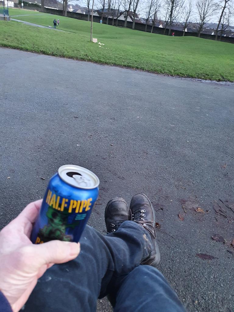 amdrewmyers's tweet photo. First #benchbeer of the year #sitclub https://t.co/f5YQ9AbIrp