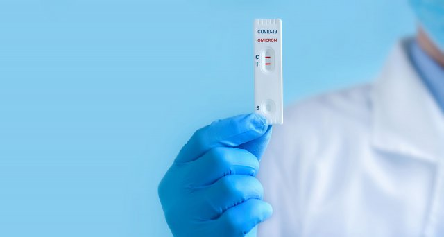 Dt_Aerzteblatt's tweet image. PEI mit erster positiver Einschätzung zu Schnelltests bei Omikron:  Washington – Die meisten der in Deutschland angebotenen Coronaschnelltests sind nach Einschätzung des Paul-Ehrlich-Instituts (PEI) auch zum… dlvr.it/SGSDcC #Omikron #Schnelltest #COVID19 #PEI