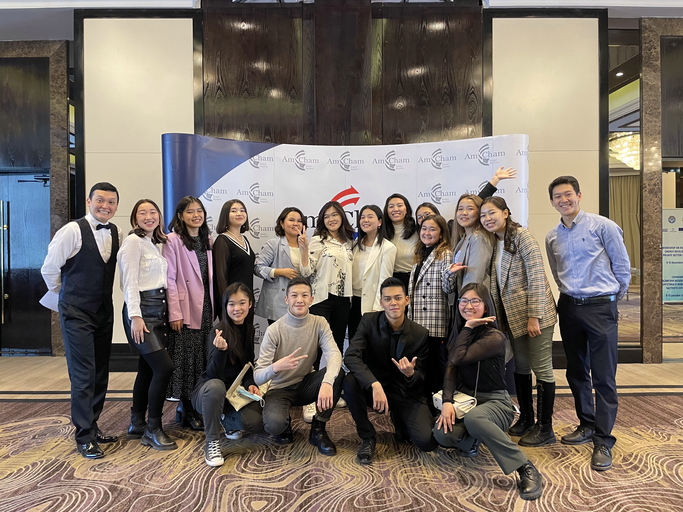 FLEXAlumni's tweet photo. The American Chamber of Commerce in Kyrgyzstan hosted the Opening Ceremony of AmCham Mentors. 15 FLEX alumni were selected as mentees and will have the chance to expand their professional network, gain experience, and improve interpersonal skills! #FLEXProgram #ExchangeOurWord https://t.co/swJ26f74eC