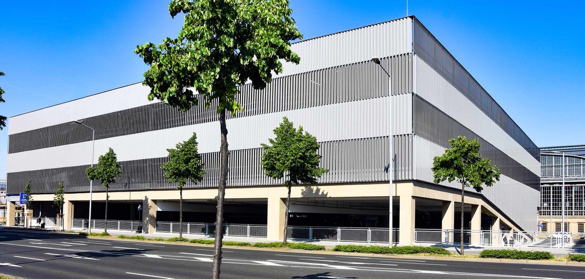 ArcelorMittalD's tweet photo. Was hat @ArcelorMittal mit #Fernbussen zu tun?
Für den Bau des Fernbus-Terminals mit Parkhaus in #Leipzig hat #ArcelorMittalEurope jede Menge Stahl in verschiedenen Güten geliefert.
Welche Systeme zum Einsatz kamen und weitere Details erfahren Sie hier: https://t.co/uphTsKzaYa https://t.co/W70WuzyEtN