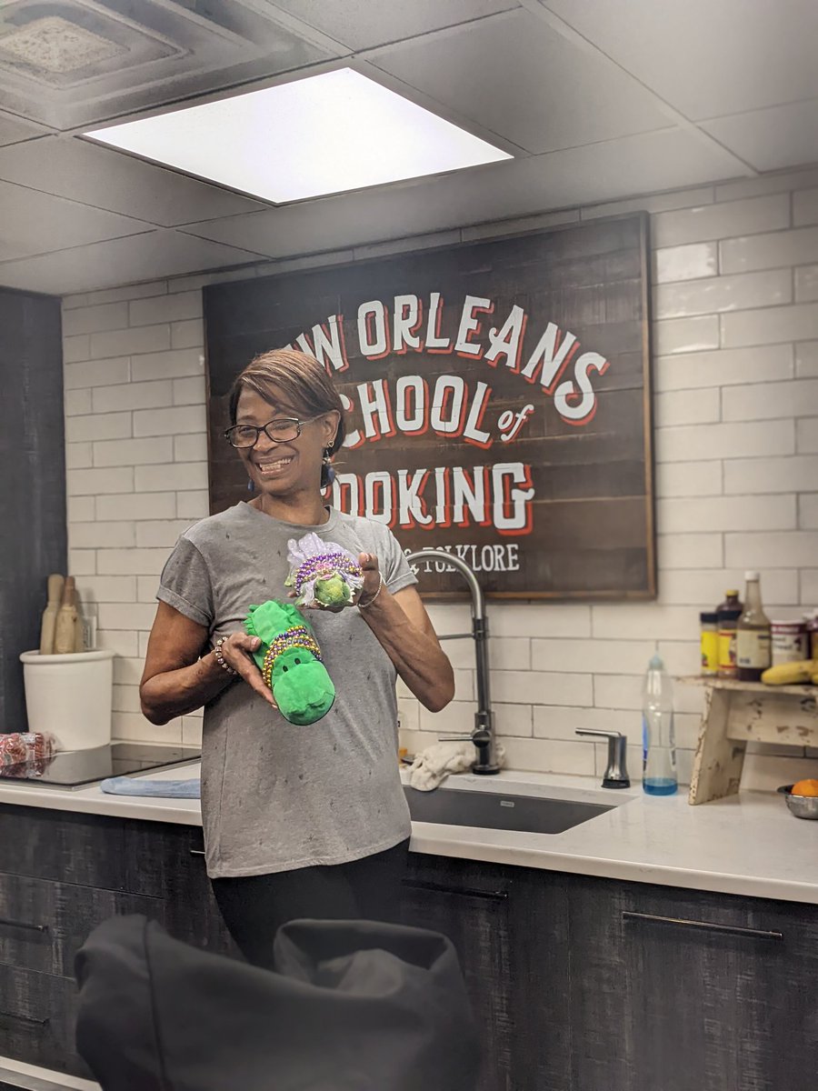 GatorOnTheGo's tweet photo. Yesterday Mr. @brafglover and I had an amazing day! Started with some sautéed Cajun frog legs in the old French market (sorry Kermit), a cooking demo with Vivian at @NOCookingSchool, and a Voodoo history tour with Brie! @AvocadoGators #gatoronthego #avocadoedpisthebest https://t.co/qrlAJQeNeP