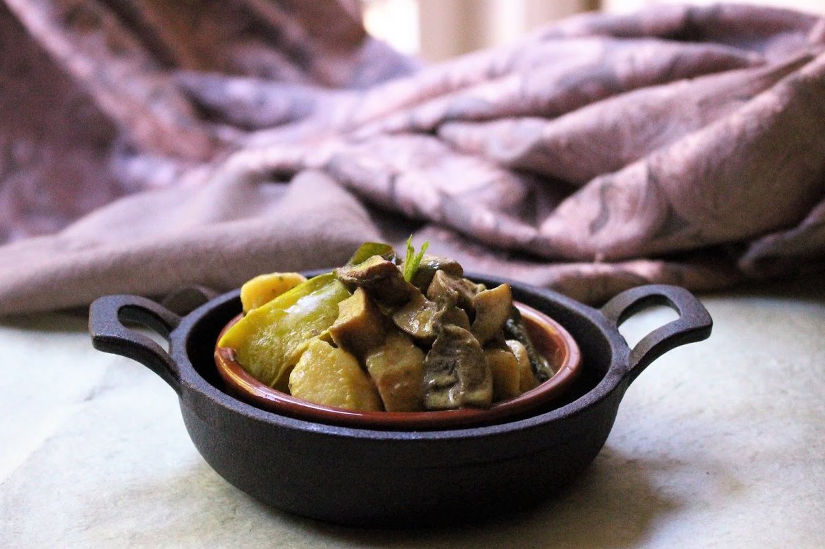 NiloufersKtchn's tweet photo. Mushrooms and potatoes with a burst of flavour.
A change from the rich food over the holidays. A delicious side or light meal. https://t.co/yEgghDN85c #30daychallenge #1millionhitfoodblog #cookintheirmemory #nilouferskitchen #foodblogger #CookbookInTheMaking #jswaniasponsorships https://t.co/2RgLpGDbIF