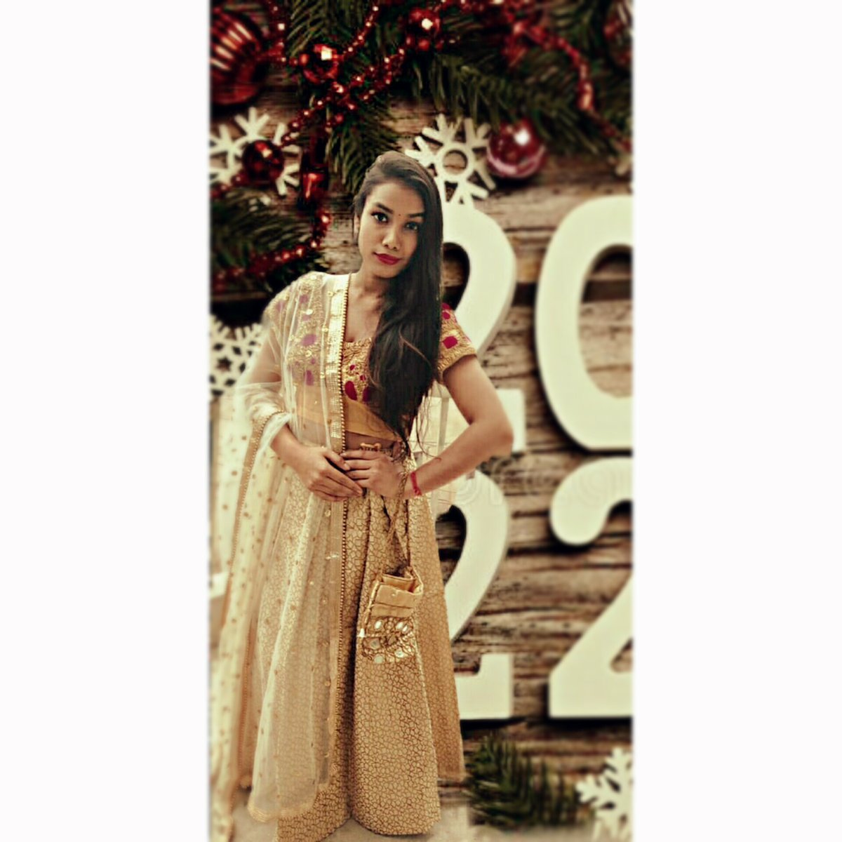 PriyaRa76677155's tweet photo. #new year #2022 https://t.co/WQY6eZFjk5