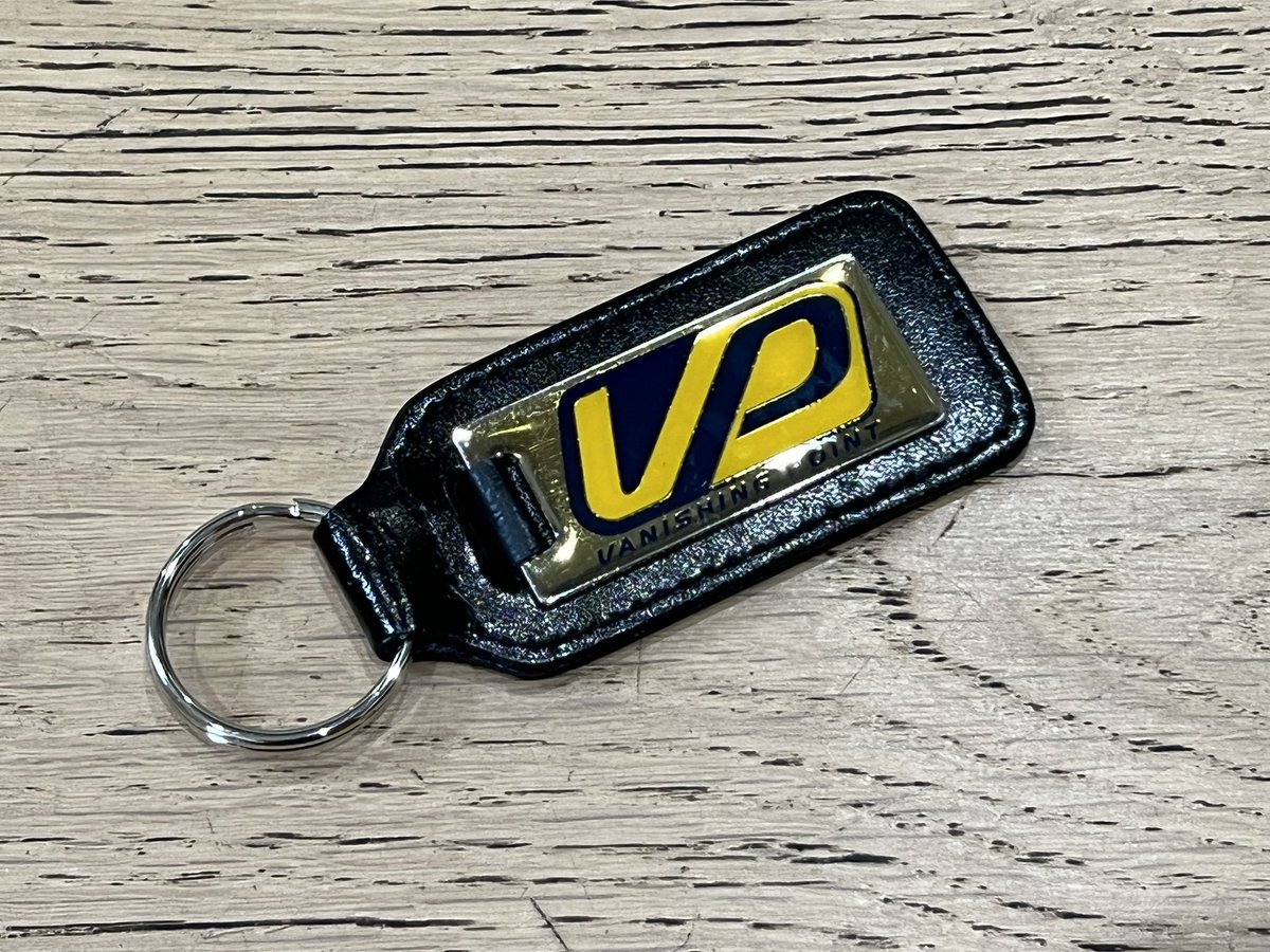 NeilCasini's tweet photo. A couple of key rings - one which was a night light so you could find the key hole in the dark (obviously before central locking!)
#vanishingpoint #gamedevelopment #PlayStation #dreamcast #arcaderacing #acclaim #clockworkgames https://t.co/4w4Ejj0IXH