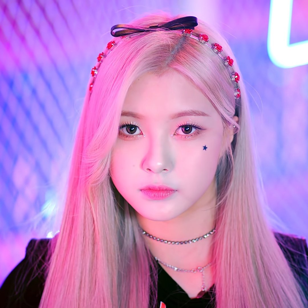 archivekdayeon's tweet photo. she looks so beautiful :(

꒰ #DAYEON #김다연 #Kep1er #케플러 ꒱ https://t.co/li6QIS23ur