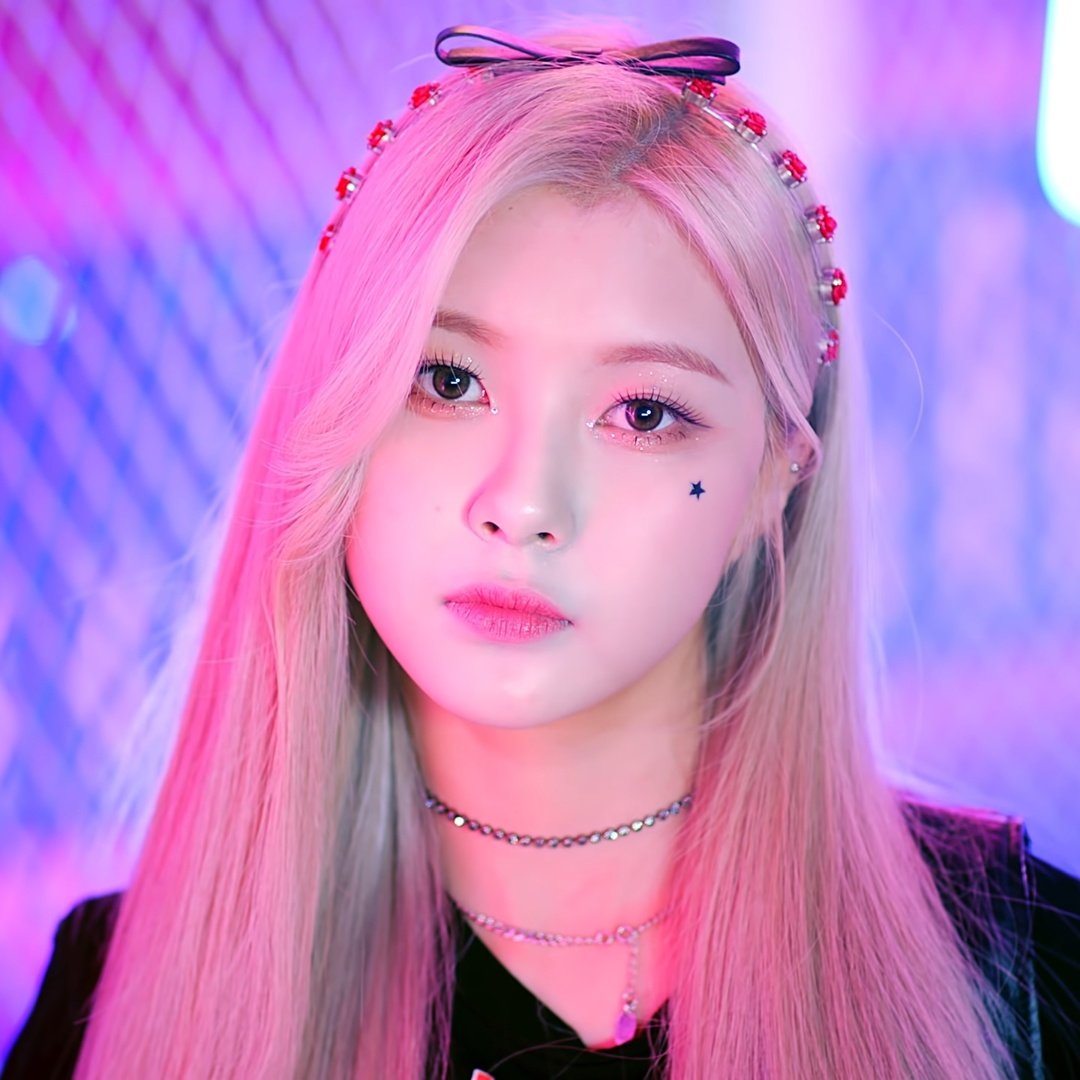 archivekdayeon's tweet photo. she looks so beautiful :(

꒰ #DAYEON #김다연 #Kep1er #케플러 ꒱ https://t.co/li6QIS23ur