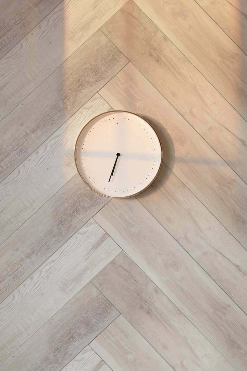 SurfaceDesign4's tweet image. Hang objects easily on our tiles around the clock. 🕰 thd.co/3AJDtNj low.es/3FN4X8r