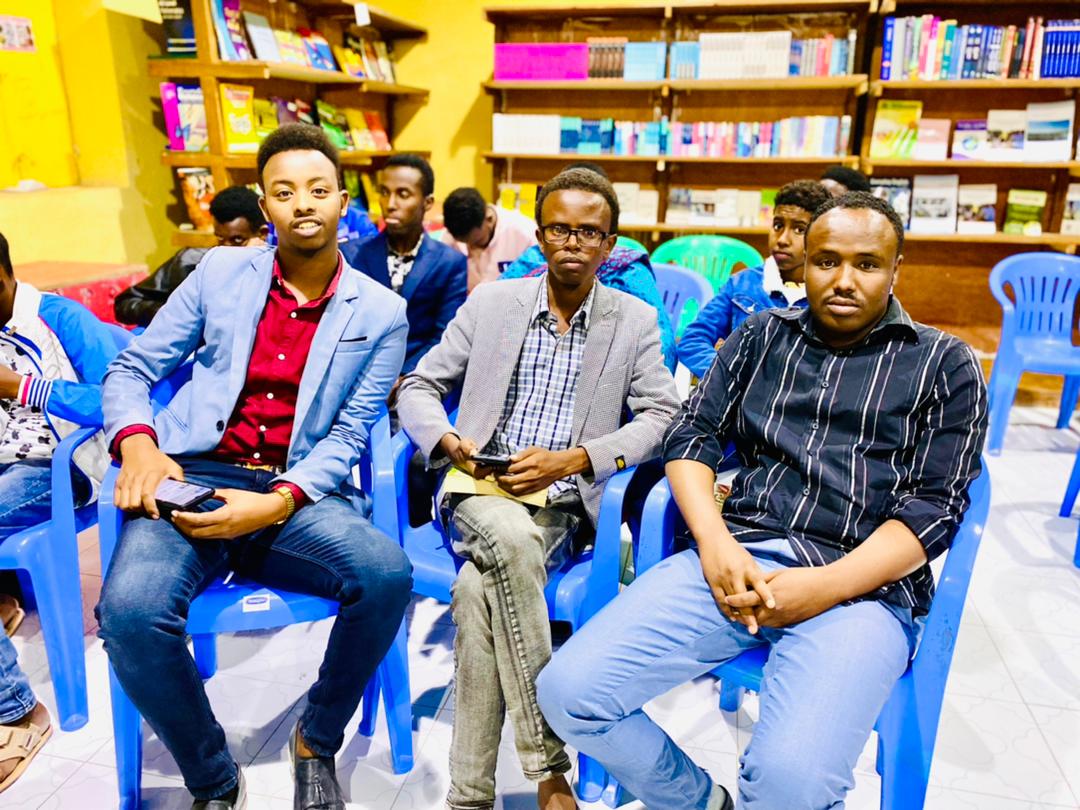 SanaagLibrary's tweet photo. Cawayska maktabadda ee Buugga tilmaam waalid iyo tababar dhallaan. https://t.co/s79wOQlFZh
