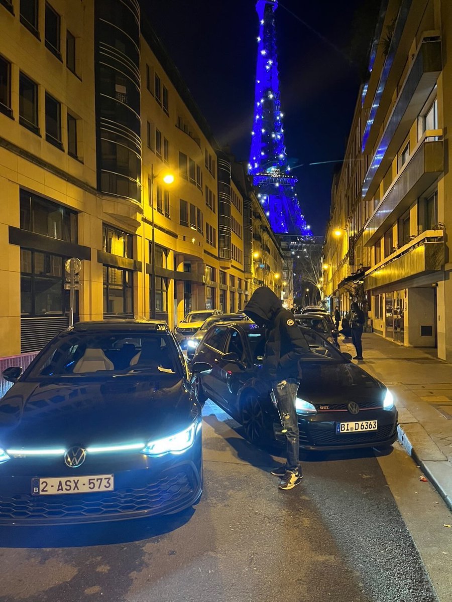 SmithinhoD's tweet photo. Paris c’est magique hein https://t.co/x14CRk9xRD