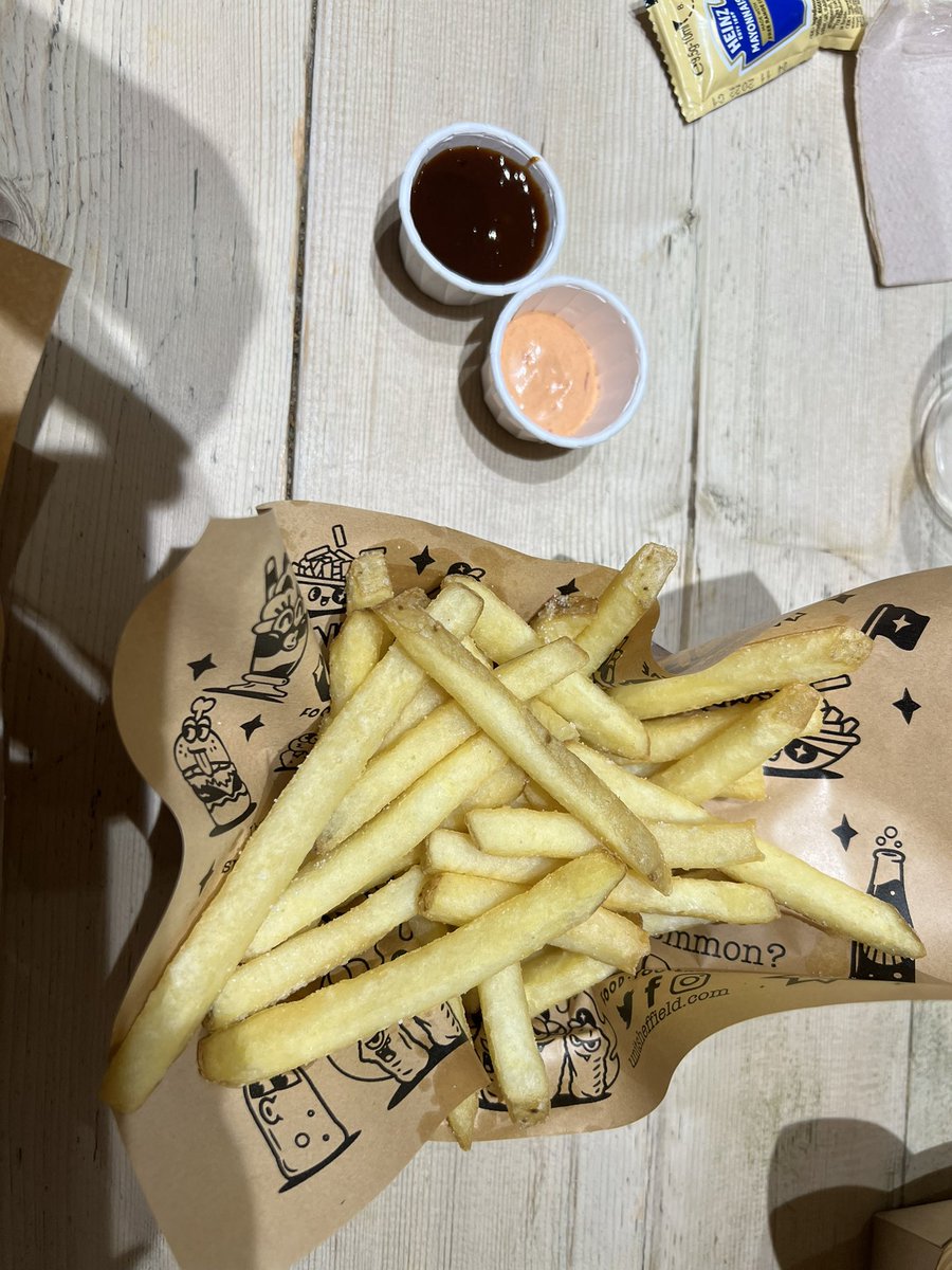 alexsobel's tweet photo. Thanks for a great meal @unitsheffield it was out of this world! 

Great burgers, shakes and fries. Great way to finish the holidays

Shout out to @NikoOmilana for the inspiration!

Looking forward a return visit as I owe @nvmuk a Rockband set!! https://t.co/03hzyfR4dI