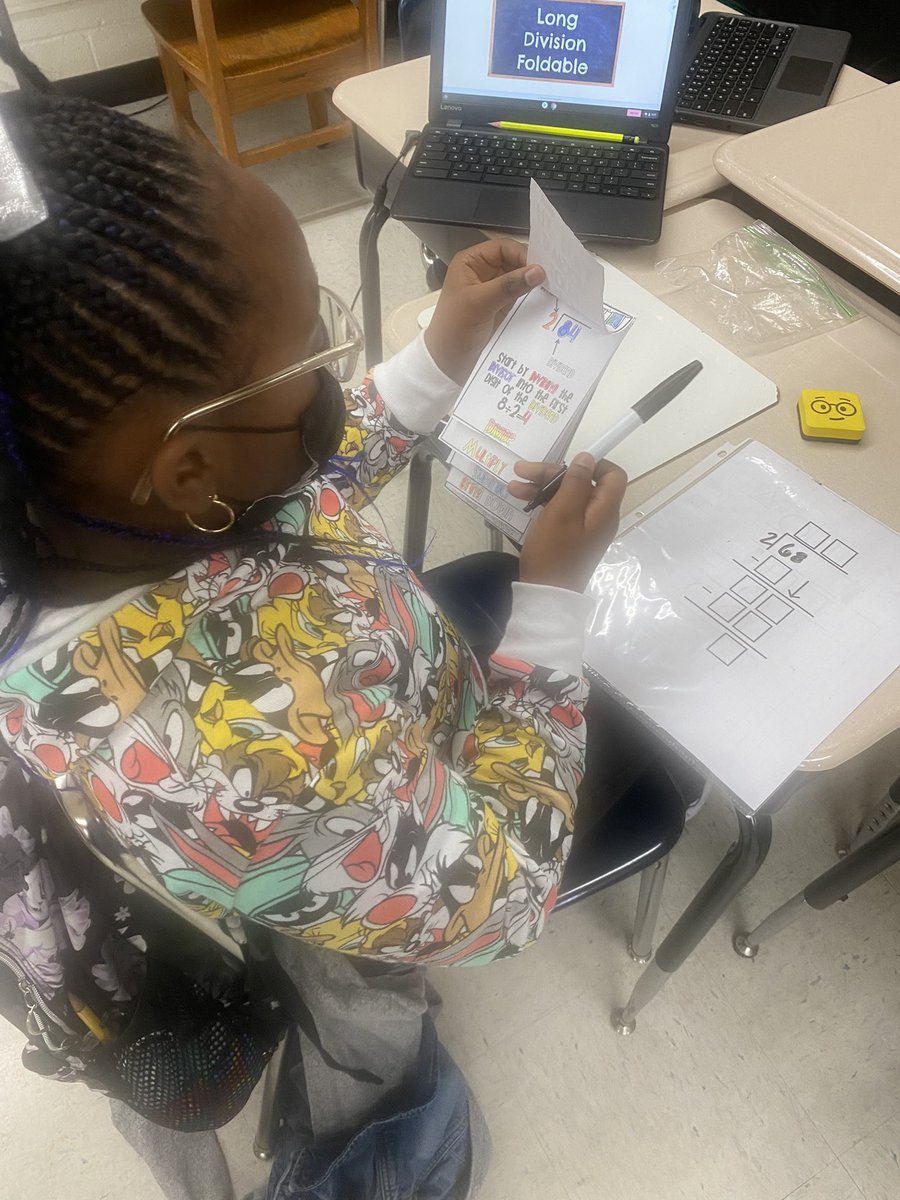 Using our Long Division Flipbooks to help us solve long division equations. #vcs #4thgradeMath <a href="/EMRollinsSTEAM1/">E M Rollins STEAM Academy</a> <a href="/VanceCoSchools/">Vance County Schools</a>
