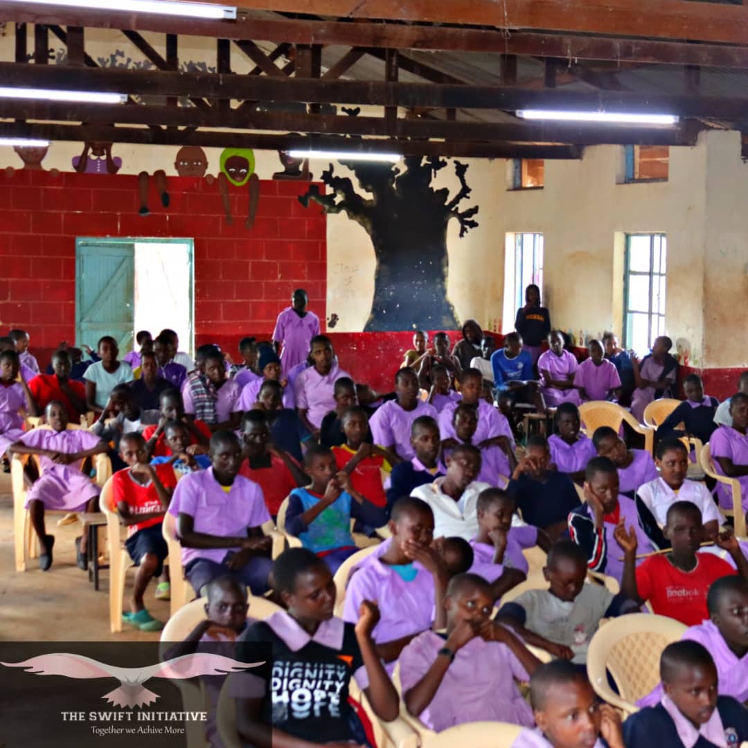InitiativeSwift's tweet photo. Our leader @shillahjanet educating young boys and girls about eradicating #periodpoverty, #periodstigma and ways of #menstrualhealthmanagement. https://t.co/b5vlLzdR0e