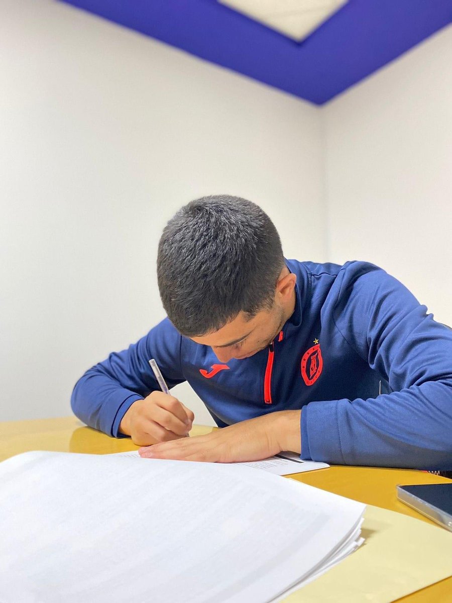 CruzAzul_GO's tweet photo. Érik Lira es formalmente jugador de Cruz Azul ✍🏻 🚂🔥 https://t.co/KTJGV9Dp4i