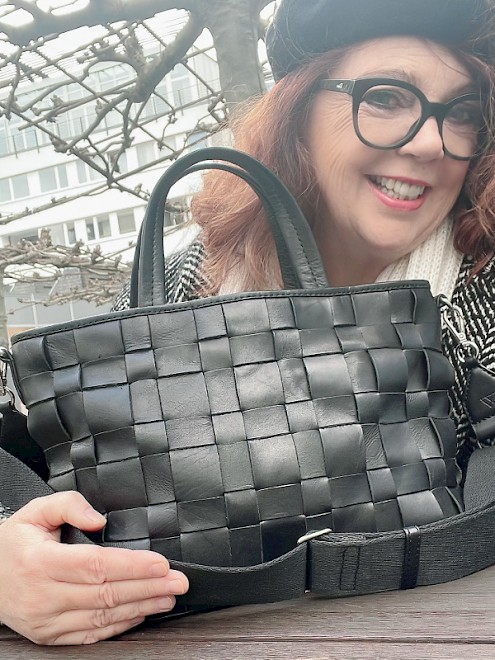 CEEconceptstore's tweet photo. Claudia @CEEconceptstore #Heinsberg So kam ich auch zu meiner neuen Brand, #Handbags by #MARKBERG. Die neue Marke sollte clean sein, sich nicht blinkend auffällig in den Vordergrund schieben , sondern den coolen #athleisure Style CEE! YOU
https://t.co/ZC5kDSoHsv https://t.co/3NFBuvfwdn
