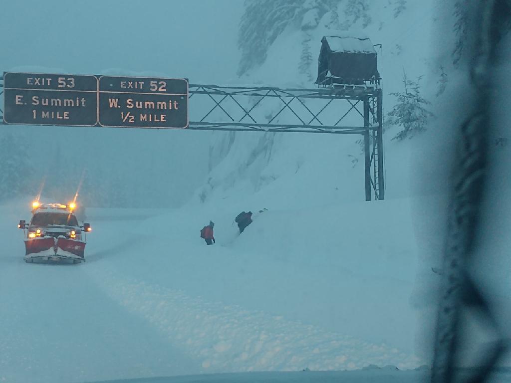 Snoqualmie Pass tweet media