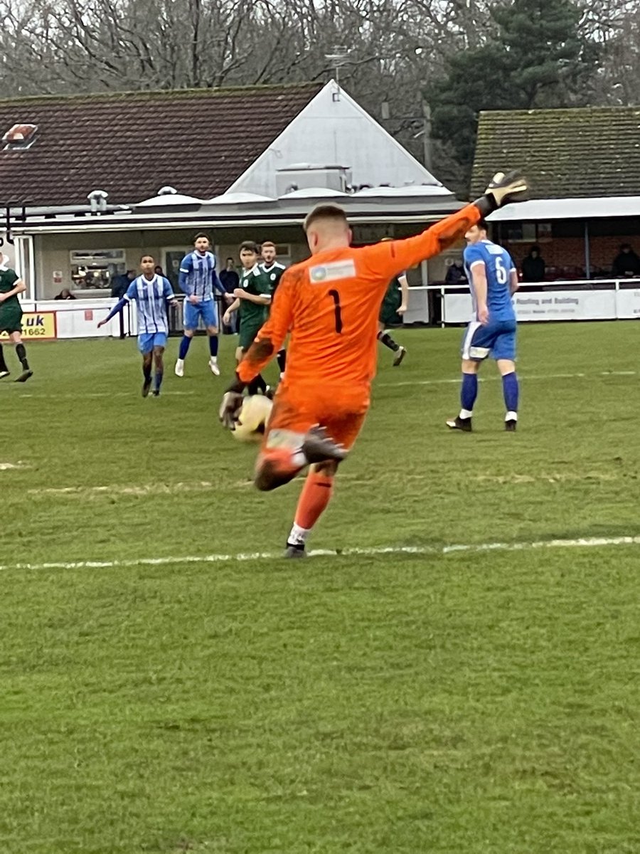geoffzzzzzz's tweet photo. Bit of a 🍒🍒🍒🍒’s goalkeeping connection here today, home keeper is Miles Bartram (son of Vince) & away keeper is James Mayo (son of Mark Ovendale) https://t.co/1OlRr5SkfW