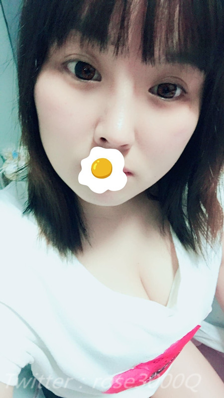 rose3000Q's tweet photo. 有個朋友家裡困難跑去兼職了 叫我幫她打一下廣告  遇到渣男了 一個人帶小孩不容易 大家有空的可以幫忙一下 她身材還行 雖然沒我高 但是胸狠可以 方便的可以加這個賴087449 跟她說要約亞亞就可以 https://t.co/ZdpcbGtmFt