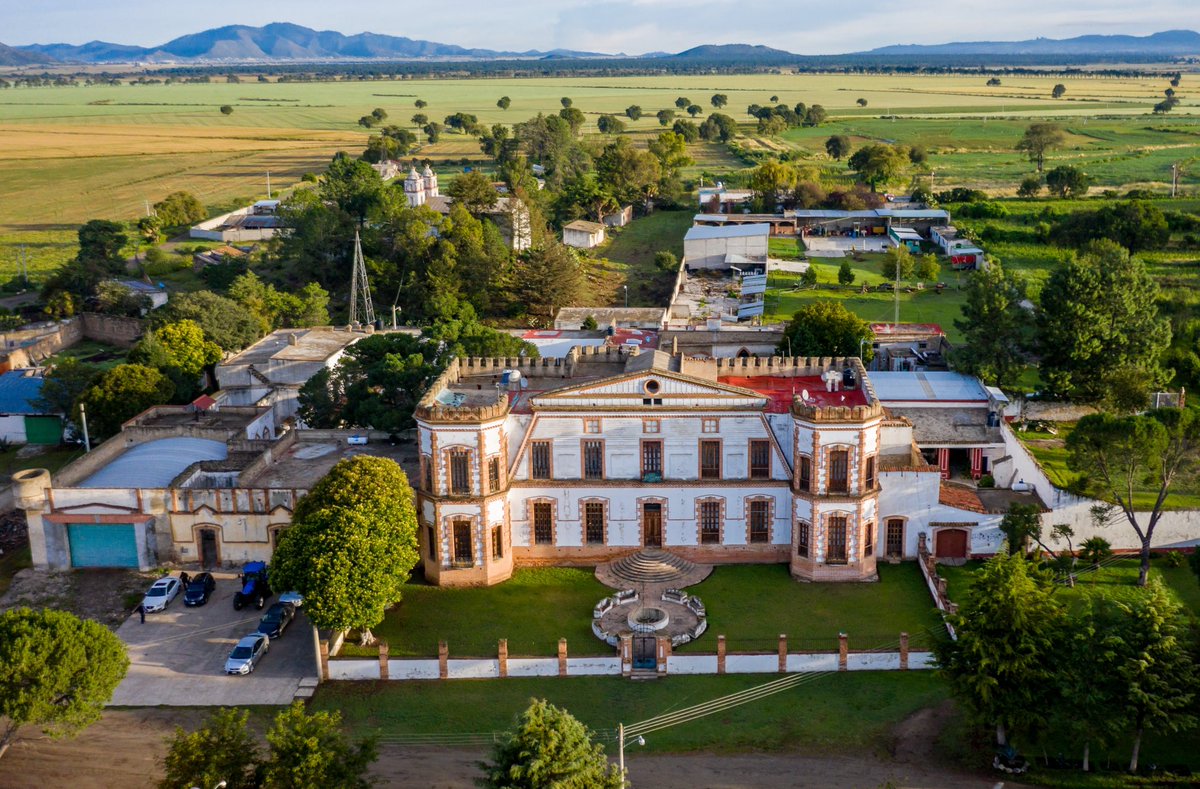 ElDronRamonSLP's tweet photo. EX HACIENDA DE SAN ROQUE
#ElDronRamón #sobrevolandolaciudad 
de #Puebla  ﾟ * ₊ ･  ﾟ𖧐

Ex Hacienda San Roque, Tepeyahualco, Puebla

#mavicpro2 #djidrone #teníaqueser #Tepeyahualco #dji #djiglobal #raw_drone #aerialphotographer #Hacienda #ViveMéxico #VisitMéxico #RutaMX #MX https://t.co/HwefnP3Obx