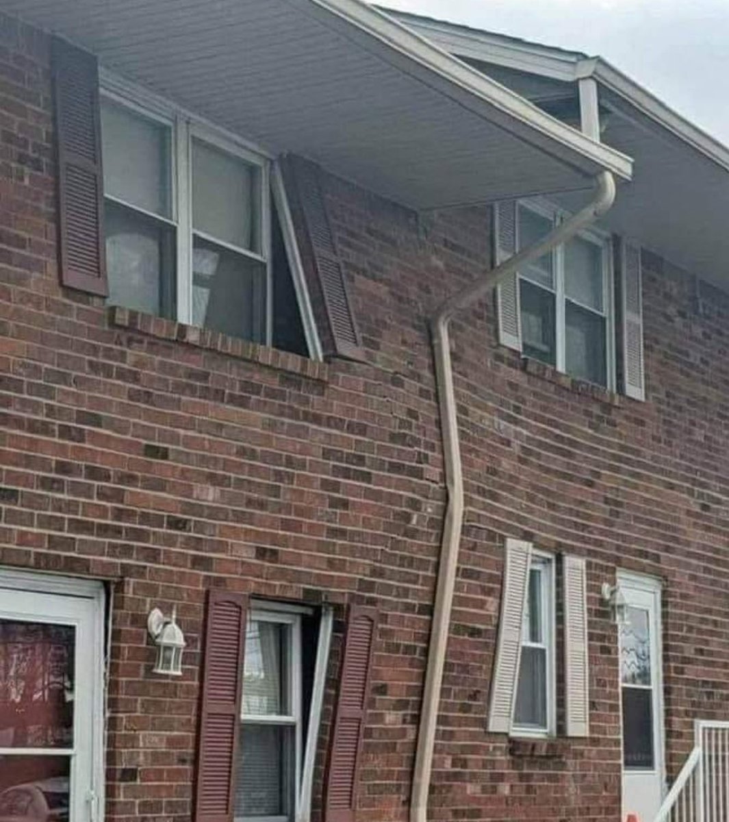 RichBaldi's tweet image. 😳 that's some structural issue I've never come across.  #RichTheRealtor #home 🏡