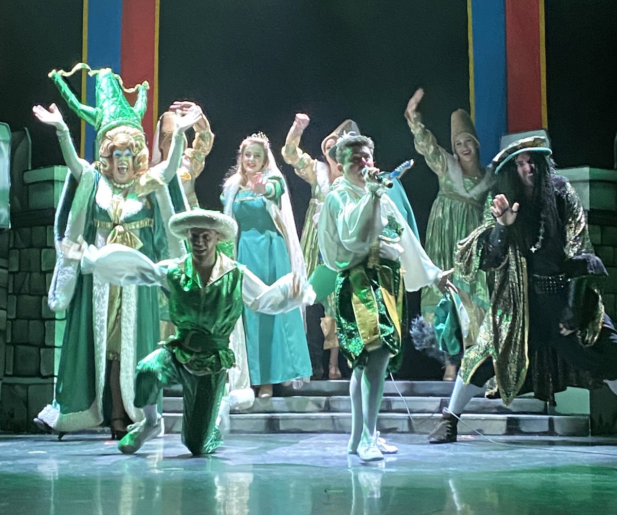 Thank you <a href="/WickedProd/">Wicked Productions</a> soo much always a pleasure to see you and thr cast <a href="/lucyreed94/">Lucy</a> <a href="/RPCummingsActor/">Rob Cummings</a> <a href="/GravesendPanto/">Gravesend Panto</a>