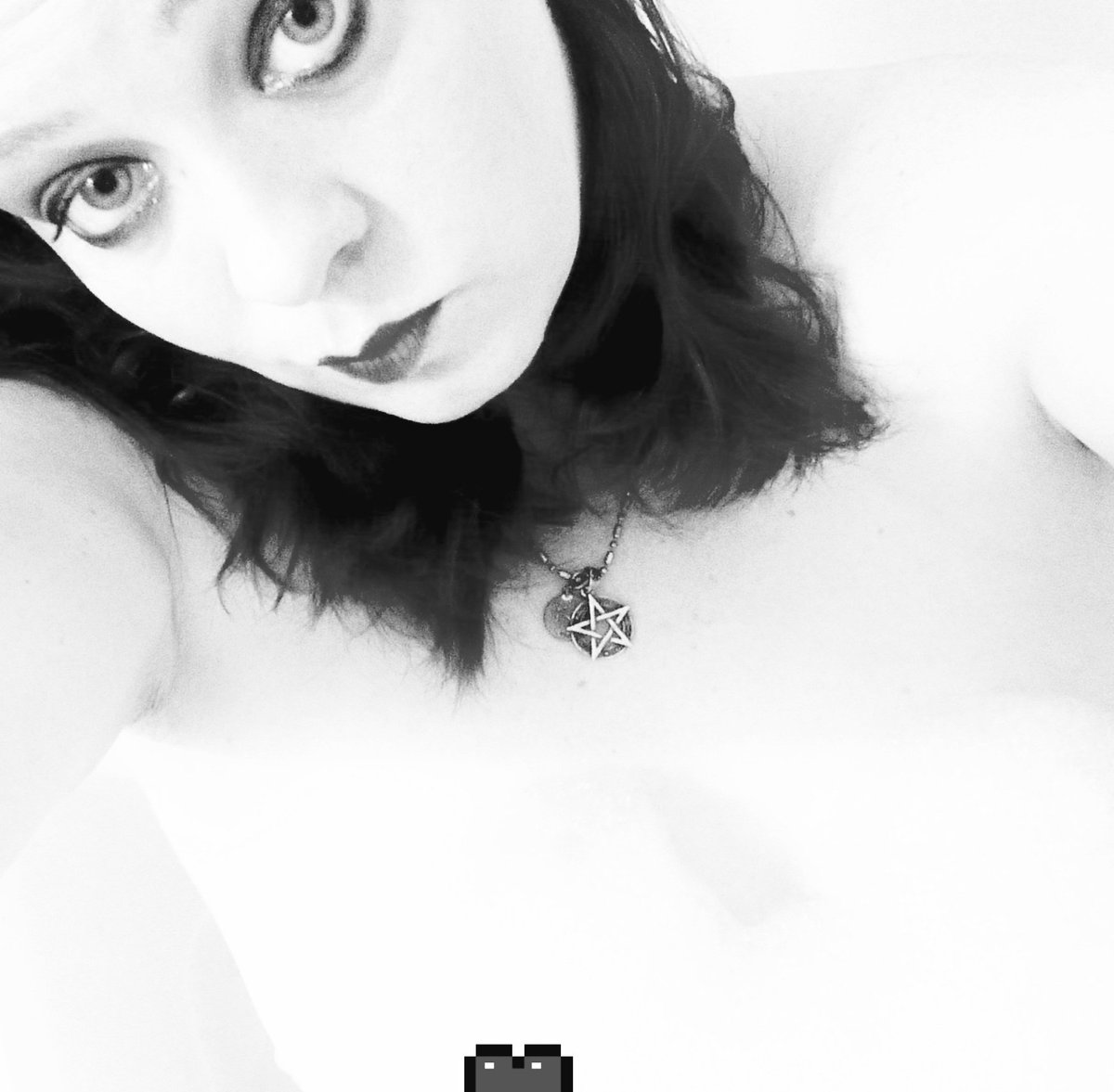 RazKitty22's tweet photo. Every body is Beautiful
Every body deserves to be shown off like it's fine diamonds 🖤
#BodyBeauty
DM for raw unfiltered 😏😘
#ManyVids
#RazberryKitten22 https://t.co/DmIQi2Fujk