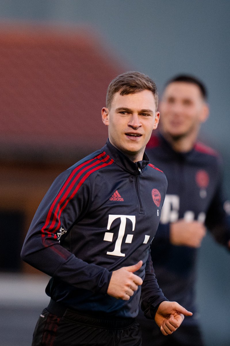 FCBayernEN's tweet photo. Welcome back, Josh! 👋

#MiaSanMia https://t.co/0HWHU2YSZT