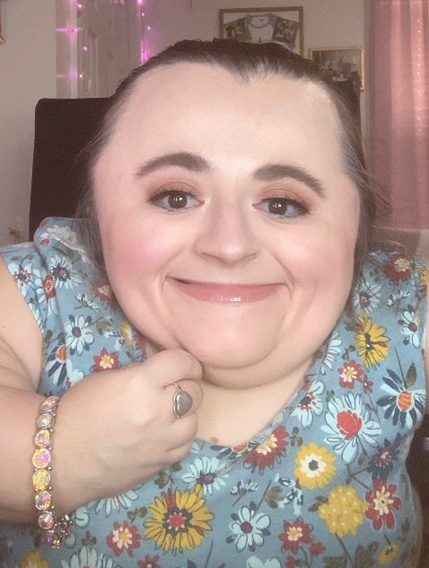 Makeup_Hannah15's tweet photo. Sometimes you gotta put your best lipgloss on & hustle! 💯 #motd💄 #ootd💕 #lipglossjunkie #simpleglam #makeupismypassion #makeupobessed #dayglammakeup https://t.co/VdAxM6m1Du