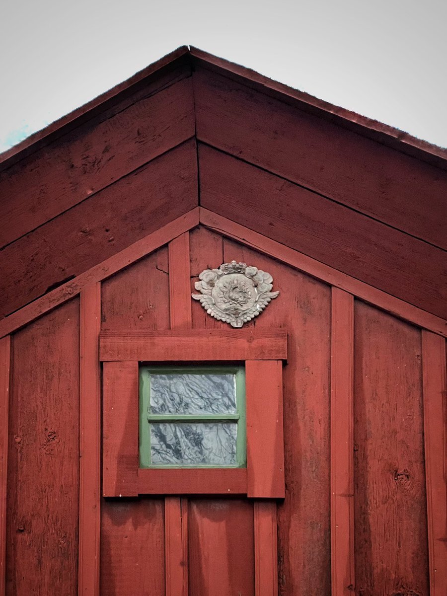 axriise's tweet photo. Har du en brandförsäkring?Stockholms stads brandförsäkringskontor grundades 1746 och är därmed Skandinaviens äldsta försäkringsbolag. Bolaget har Fågel Fenix som symbol och på många äldre fastigheter kan man fortfarande se dess emblem. 
#Stigbergsgatan, #Stockholm. https://t.co/IXY8lN5nFj