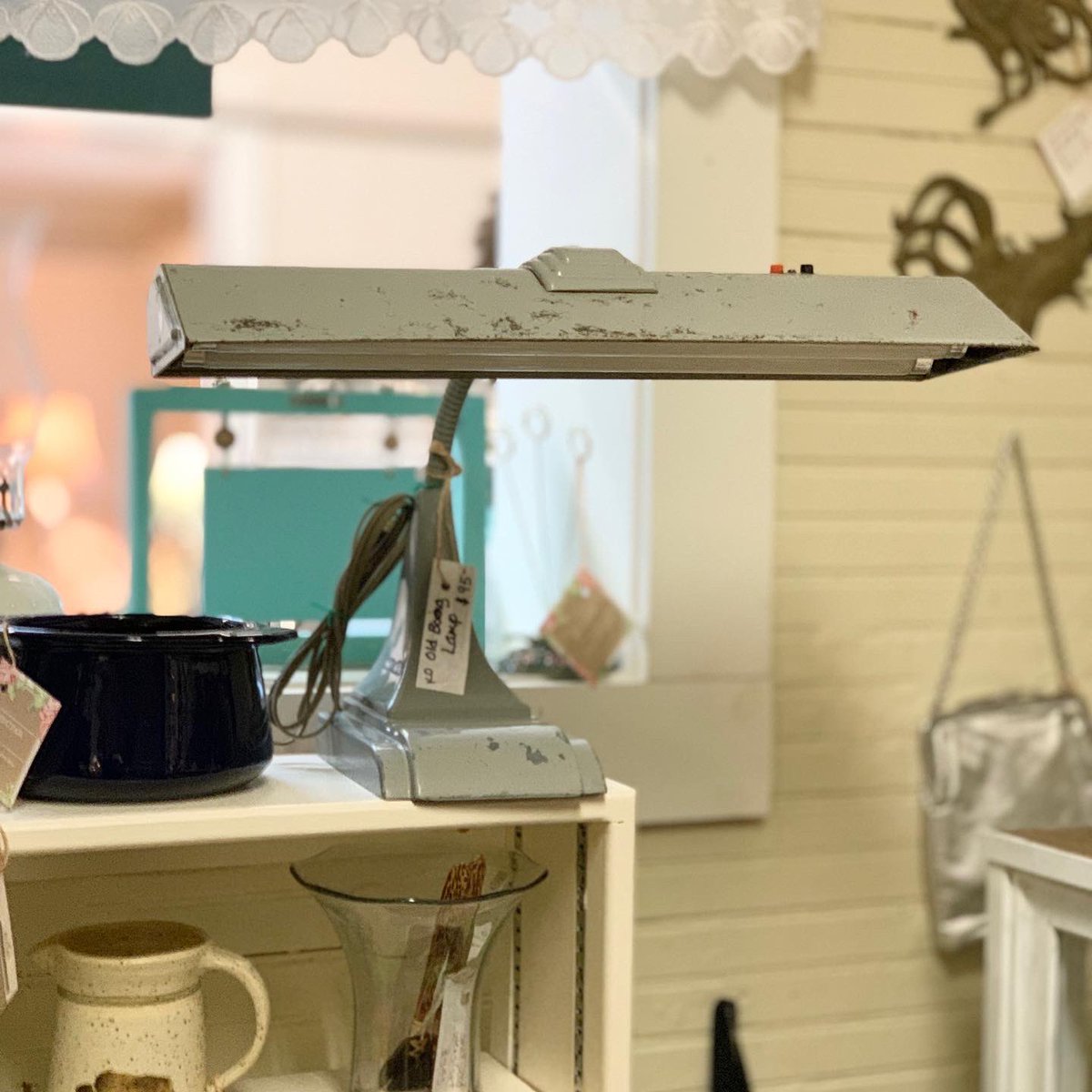 RedRoosterMall's tweet photo. Old Boeing Desk Lamp (Rewired) - $95 💡We’re OPEN MONDAY THRU SATURDAY 11-4 ⏰https://t.co/7N6VFMviDj 🛍 Use Curbside Pickup 🛻 #desklamps #lights #HomeDecor #homedecorideas #freelandwa #shopwhidbeyisland https://t.co/30Sy8yc538
