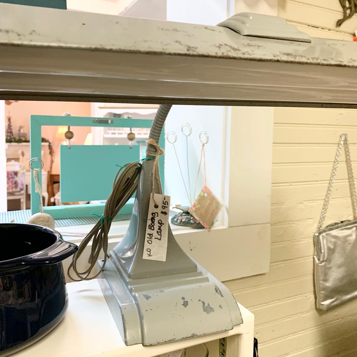 RedRoosterMall's tweet photo. Old Boeing Desk Lamp (Rewired) - $95 💡We’re OPEN MONDAY THRU SATURDAY 11-4 ⏰https://t.co/7N6VFMviDj 🛍 Use Curbside Pickup 🛻 #desklamps #lights #HomeDecor #homedecorideas #freelandwa #shopwhidbeyisland https://t.co/30Sy8yc538
