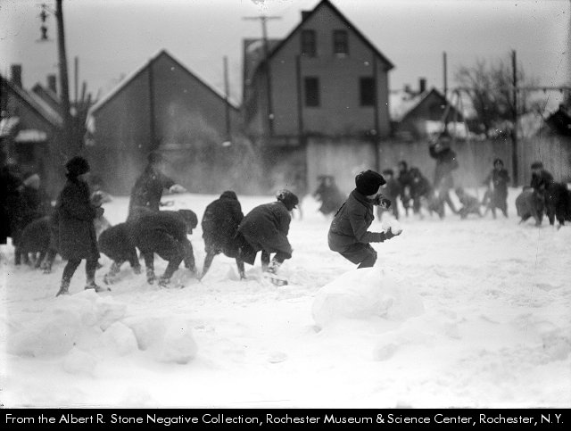 rocRMSC's tweet photo. You can almost hear the laughter of kids at play when looking at this #AlbertStoneCollection photo 😁 ☃️ When was the last time you had a snowball fight? Today might be the perfect time to test out your throwing arm 😉 #SnowballFight #ROCwinter #Snowball https://t.co/UZpH5ZJdJe