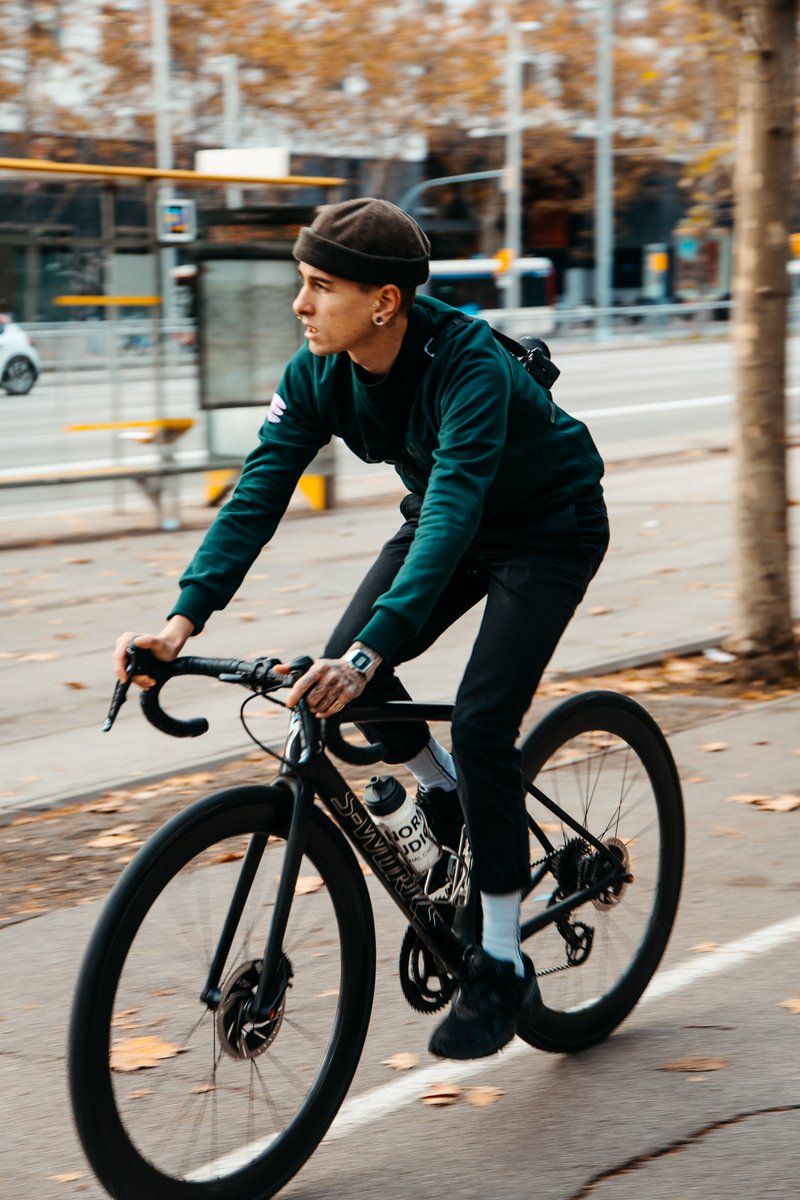 nvayrk's tweet photo. What better way to start the first Monday of the year than on your bike 🚲 Tomas Ledesma

📸 Damia Morales

https://t.co/7qvfKT7hfx

#nvayrk #lamarzocco #cyclingconnects #neveraroadnottaken #espressoisajourney #cycling #barcelona #spain https://t.co/a4htmpoZnK