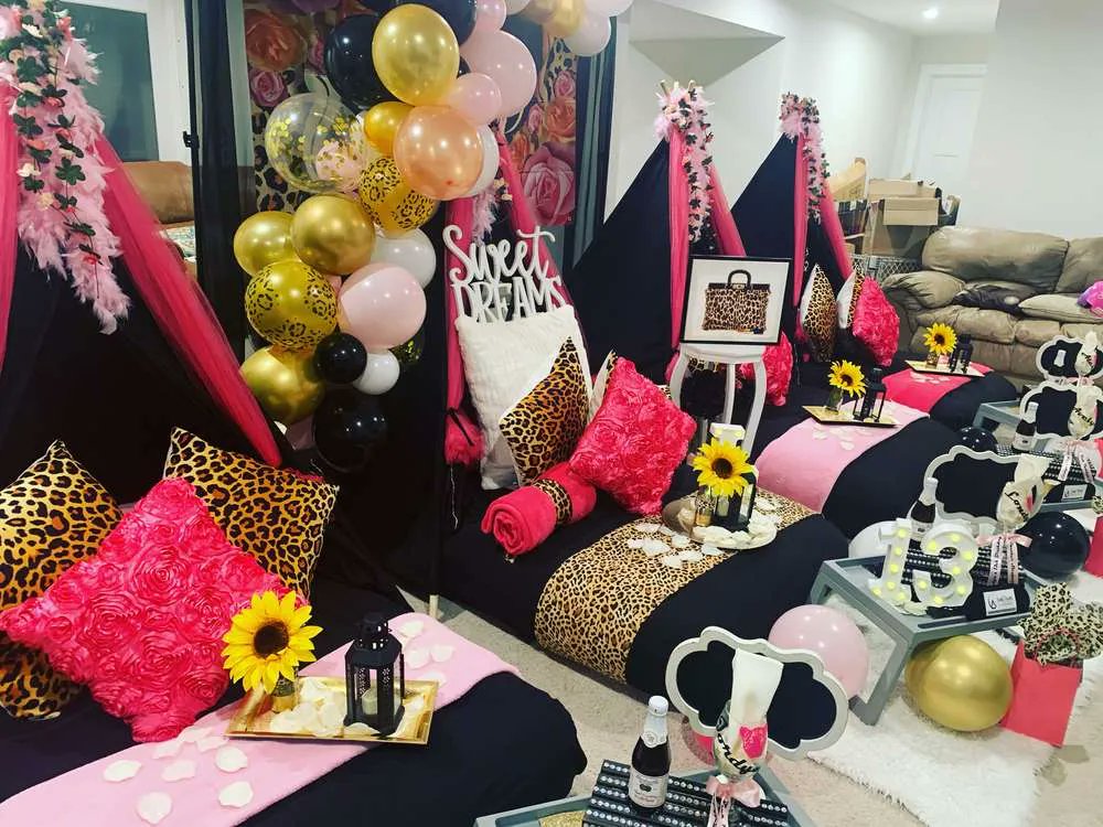 catchmyparty's tweet photo. Take a look at this fab teen sleepover! The teepees and party decorations are amazing! https://t.co/beOi6sD6PF #catchmyparty #partyideas #sleepover #teenparty #teensleepover #girlbirthdayparty #slumerparty https://t.co/OP2vPXJ3Rn